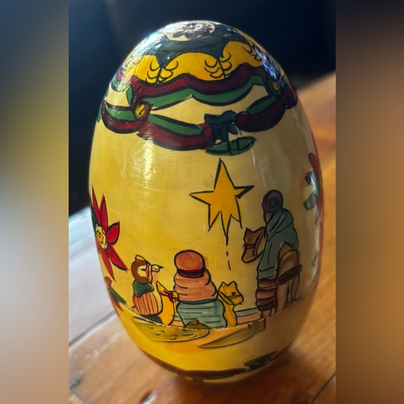 VNTG - Terry Village, Hand Painted, Wooden Nesting Eggs, Nativity/Poinsettia - Picture 4 of 15
